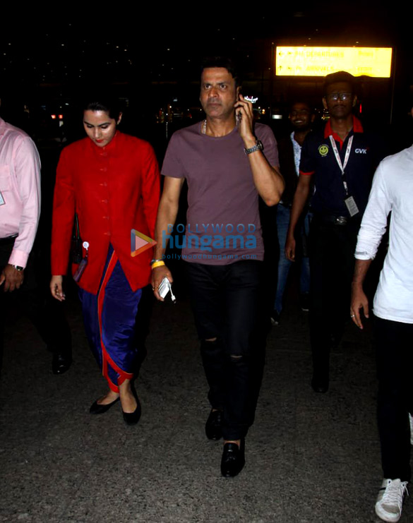 manoj bajpayee and taapsee pannu snapped at the airport 3