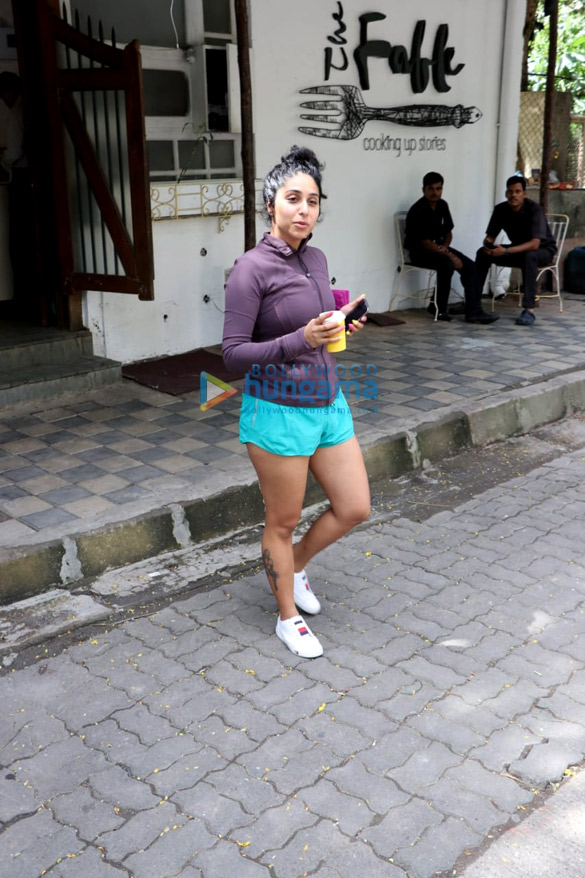 neha bhasin spotted at the fable cafe in juhu 2