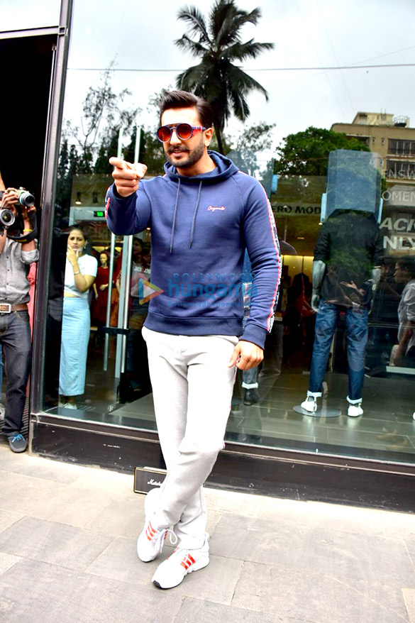 ranveer singh snapped at the jack and jones store in bandra 3