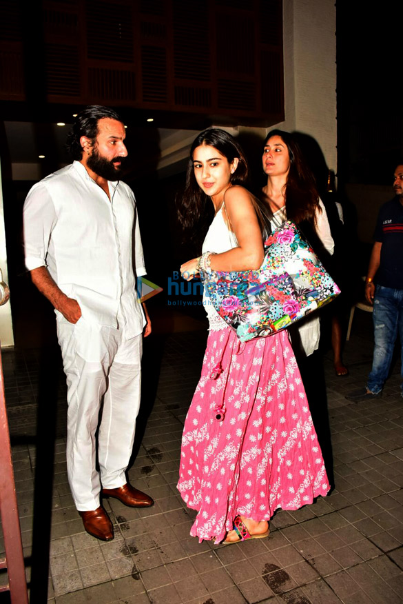 saif ali khan kareena kapoor khan and sara ali khan spotted at kunal khemus house 6