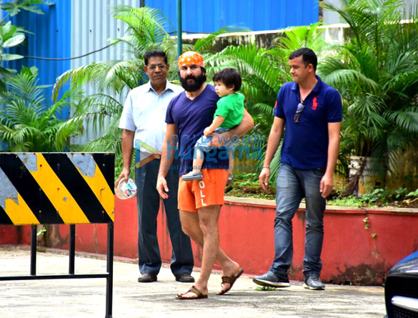 saif ali khan and taimur ali khan snapped in bandra1 2