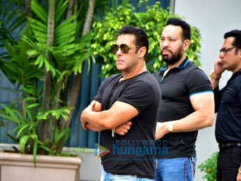 Salman Khan, Aayush Sharma, Warina Hussain and others snapped at the Kalina airport