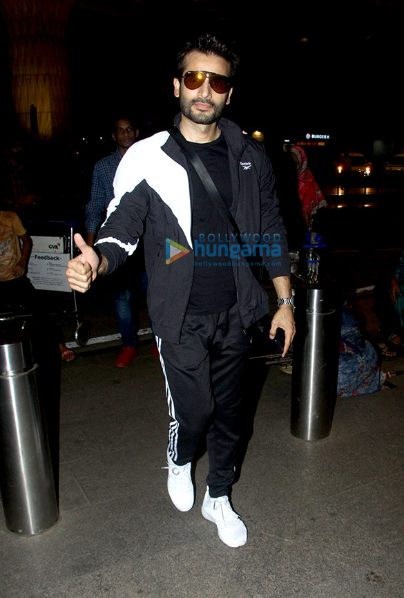 salman khan alia bhatt malaika arora and others snapped at the airport 4