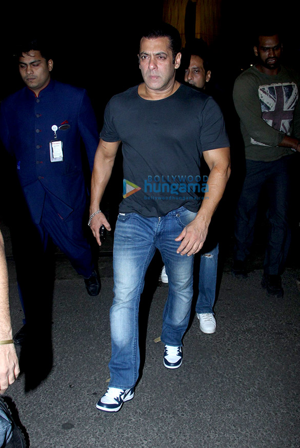 Salman Khan, Alia Bhatt, Malaika Arora and others snapped at the airport Salman Khan, Alia Bhatt, Malaika Arora and others snapped at the airport