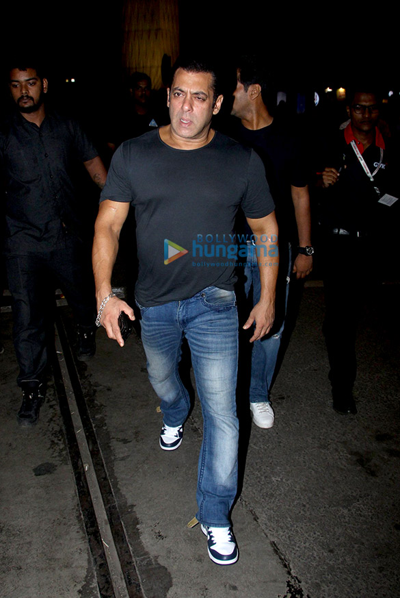 salman khan alia bhatt malaika arora and others snapped at the airport 7