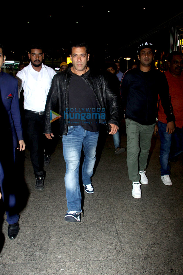 Salman Khan, Anushka Sharma, Varun Dhawan, Shraddha Kapoor and others snapped at the airport last night