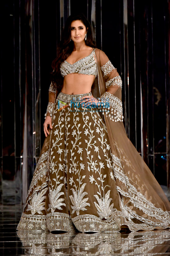 Salman Khan and Katrina Kaif walks the ramp for Manish Malhotra’s fashion show (5)