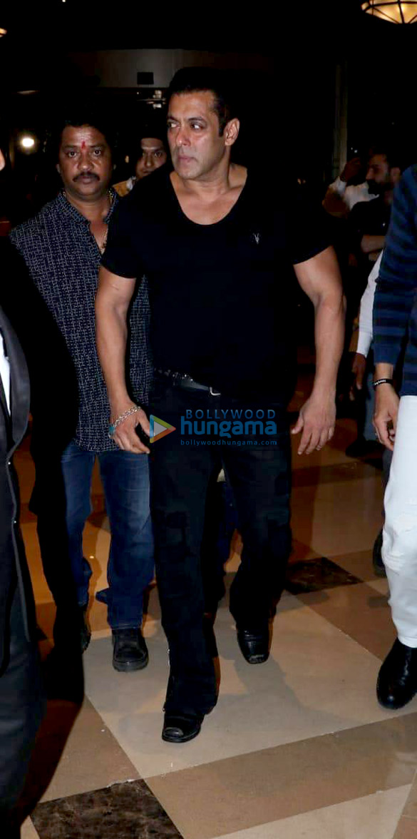 salman khan arrives at jw marriott for manish malhotra fashion show 1