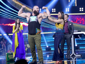Salman Khan snapped on sets of Dus Ka Dum