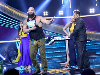 Salman Khan snapped on sets of Dus Ka Dum