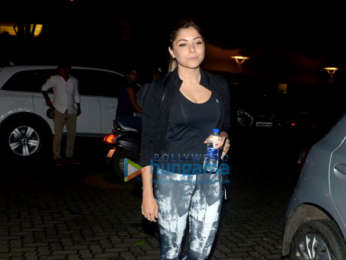 Sara Ali Khan and Kanika Kapoor snapped a yoga center in Bandra