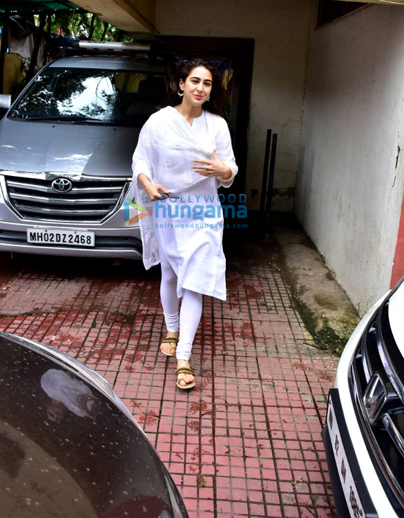 sara ali khan snapped at the gym in bandra 2 2