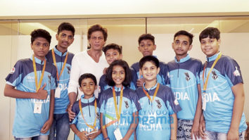Shah Rukh Khan meets survivors of childhood cancer