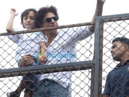 Shah Rukh Khan snapped outside Mannat wishing fans for Eid