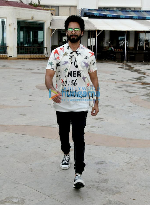 Shahid Kapoor snapped at Juhu Shahid Kapoor snapped at Juhu