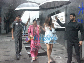 Shilpa Shetty snapped with family at Hakkasan in Bandra