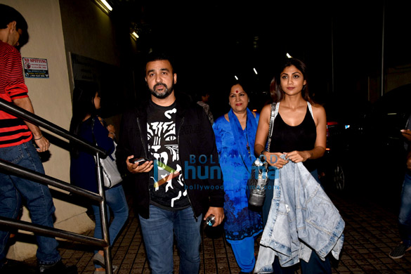 shilpa shetty snapped with her family at pvr juhu 2 2