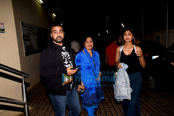 shilpa shetty snapped with her family at pvr juhu 5 2