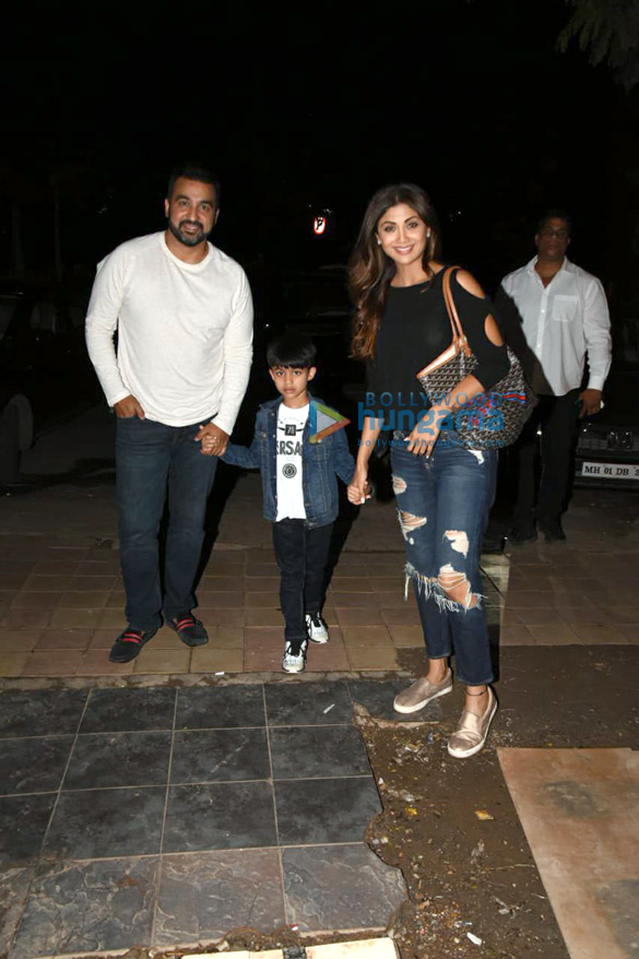 shilpa shetty snapped with her family in juhu 3