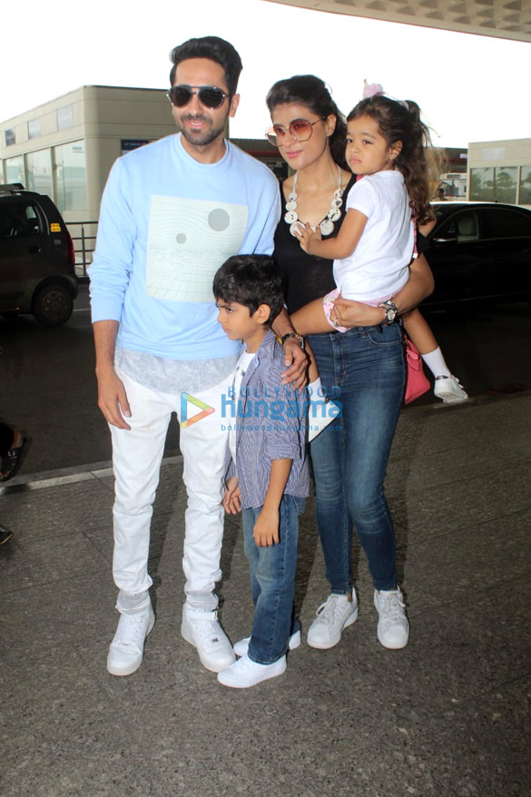 shraddha kapoor ayushmann khurrana and others snapped at the airport 5