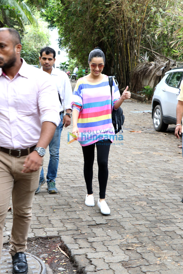shraddha kapoor snapped at sunny super sound in juhu 4