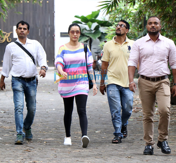 shraddha kapoor snapped at sunny super sound in juhu 6