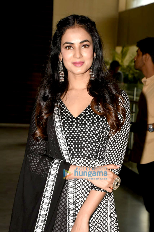 sonal chauhan shoaib ibrahim dipika kakar grace the paltan trailer launch 3