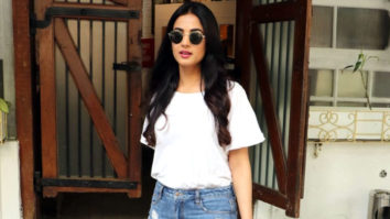 Sonal Chauhan spotted at Fable Cafe in Juhu