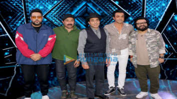 Sunny Deol, Dharmendra and Bobby Deol promote ‘Yamla Pagla Deewana Phir Se’ on the sets of Dil Hai Hindustani