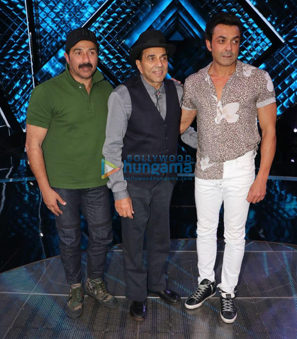 sunny deol dharmendra and bobby deol promote yamla pagla deewana phir se on the sets of dil hai hindustani 5