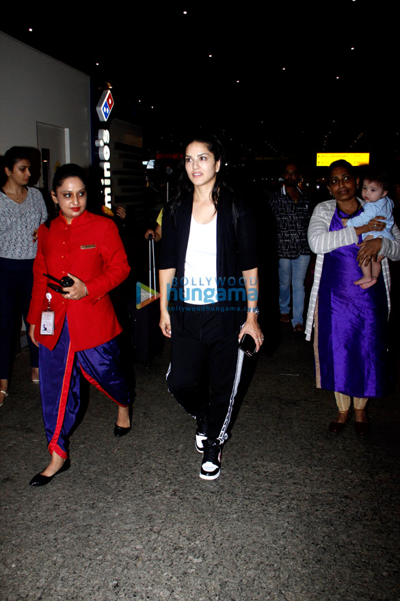 Sunny Leone, Monica Bedi and others snapped at the airport Sunny Leone, Monica Bedi and others snapped at the airport