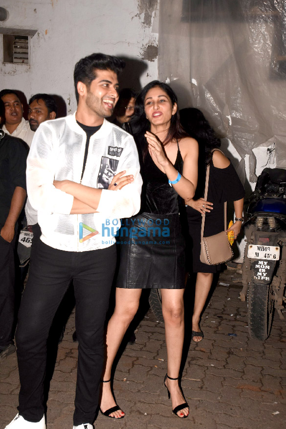 sunny leone and pooja chopra snapped in juhu 4