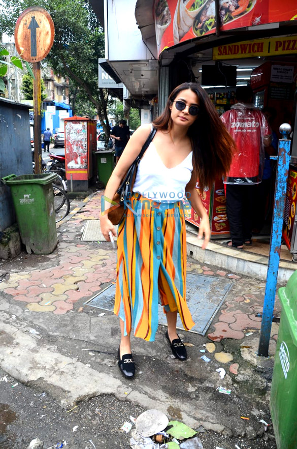 surveen chawla spotted at sequel 4