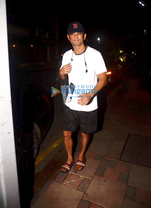 sushant singh rajput snapped at smaaash in lower parel 3