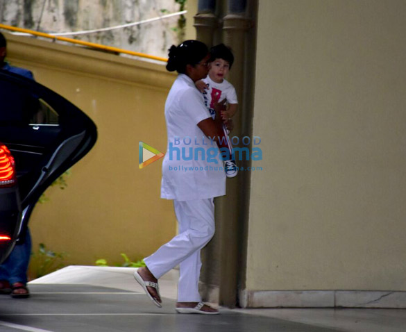 taimur ali khan snapped in bandra 4 7