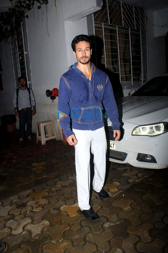 Tiger Shroff and Ananya Pandey snapped at a dance class in Bandra Tiger Shroff and Ananya Pandey snapped at a dance class in Bandra