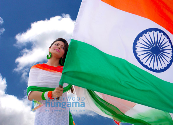 urvashi rautela shoots with indian flag for independence day 2