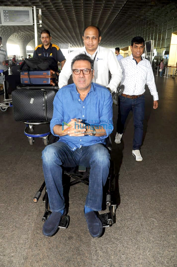 vaani kapoor and boman irani snapped at the airport 2