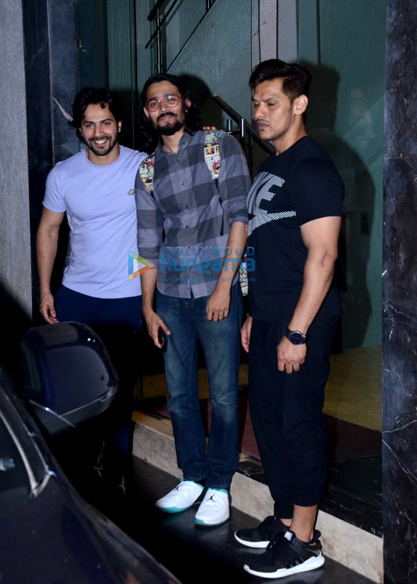 varun dhawan and jackky bhagnani spotted at the gym in khar 1