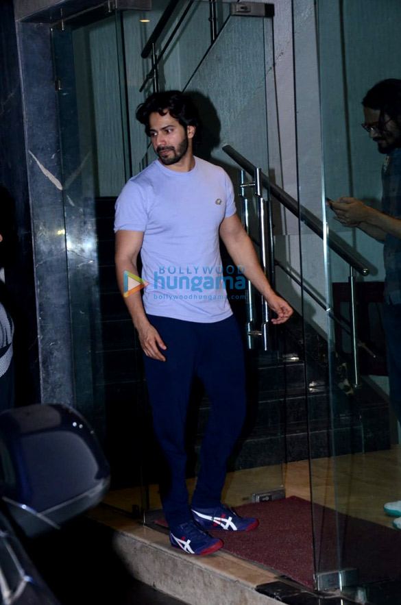 varun dhawan and jackky bhagnani spotted at the gym in khar 3