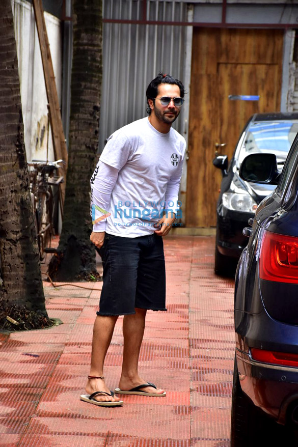 varun dhawan spotted at a clinic in bandra 5
