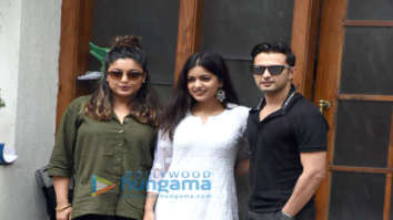 Vatsal Sheth, Ishita Dutta and Tanushree Dutta spotted at Juhu for family lunch