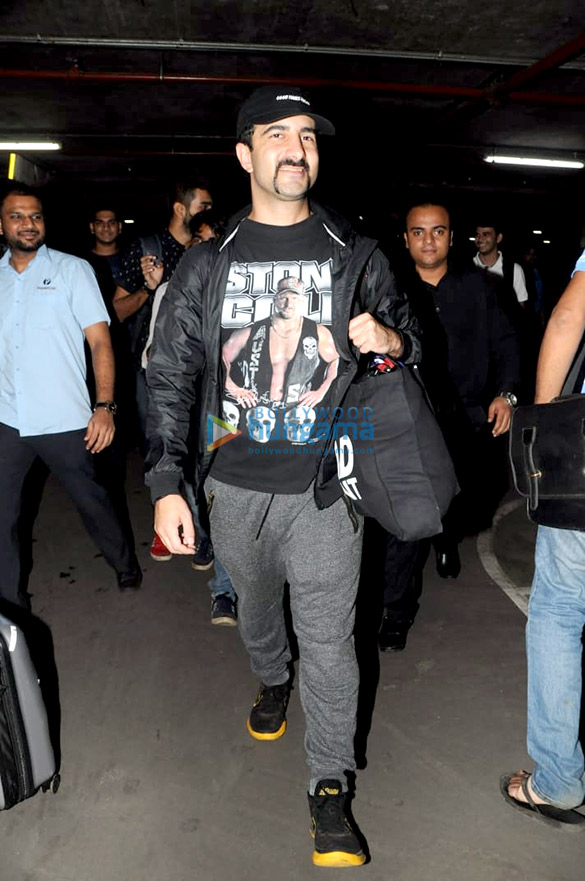 vidya balan nawazuddin siddiqui and others snapped at the airport