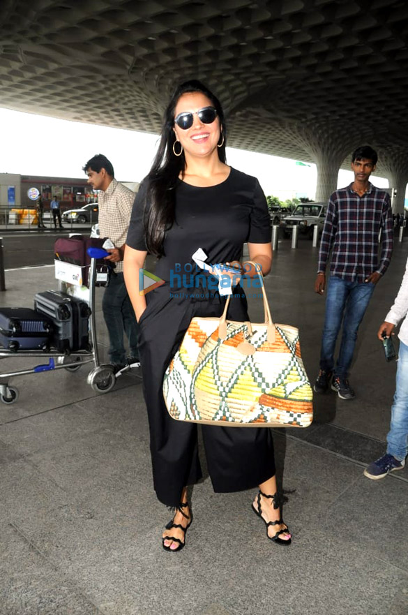vidya balan nawazuddin siddiqui and others snapped at the airport1 1