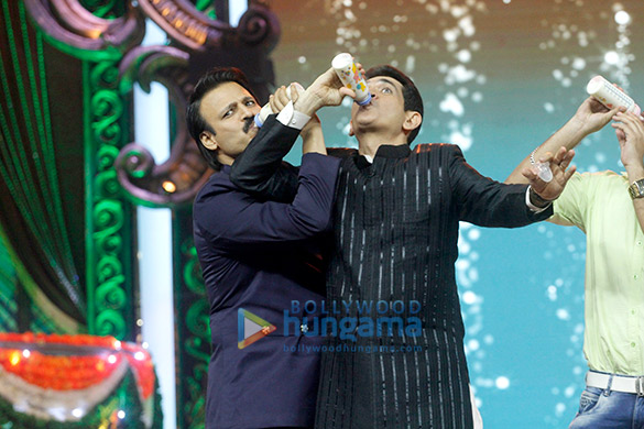 vivek oberoi and omung kumar snapped on sets of the show indias best dramebaaz 3 5