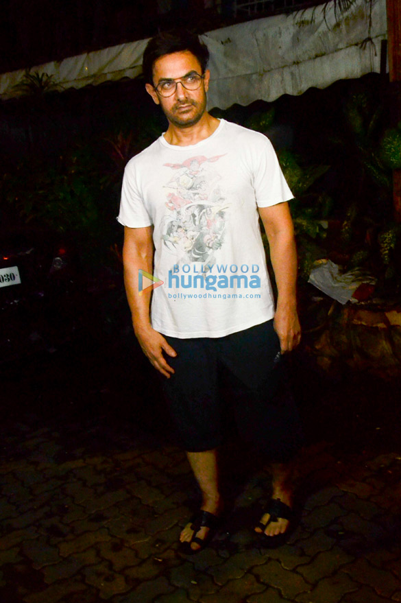 aamir khan spotted in aura thai body spa in bandra 3