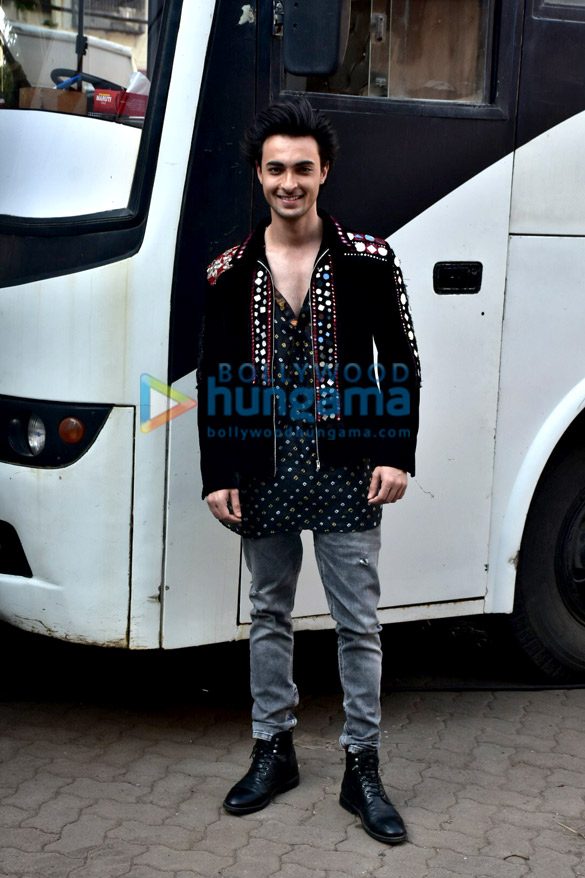 aayush sharma and warina hussain snapped during loveyatri promotions 5 2