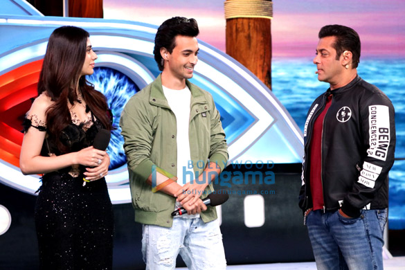 aayush sharma and warina hussain snapped promoting their film loveyatri on bigg boss 12 2