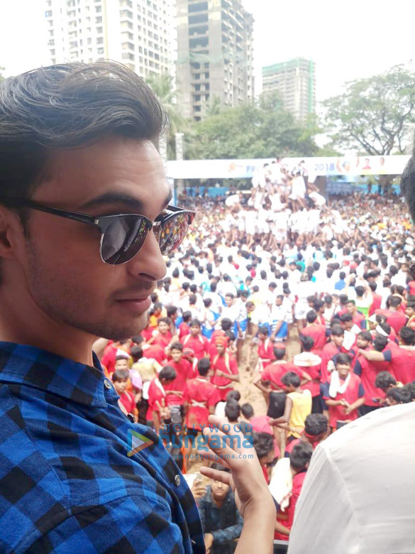 aayush sharma launches the new track rangtari from loveratri amongst 15000 govindas 1