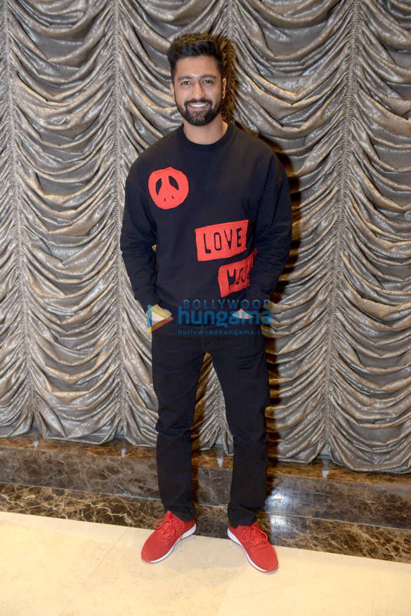 abhishek bachchan vicky kaushal and taapsee pannu snapped promoting manmarziyaan 3
